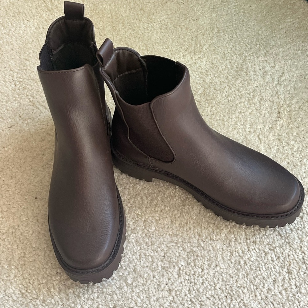 New Cushionaire Brown Ankle Riding Chelsea Boots, women’s size 6